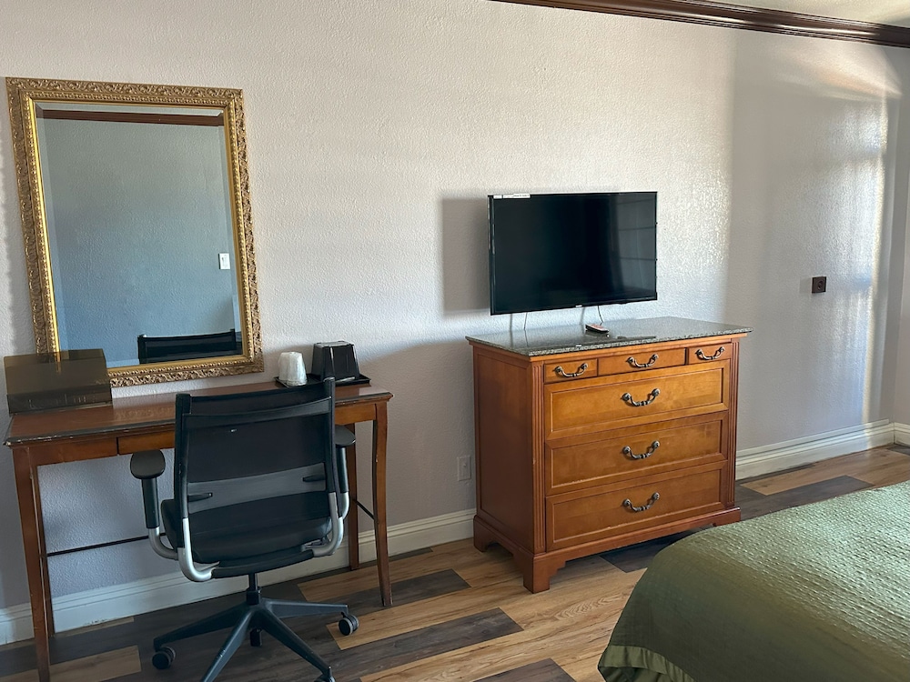 Americas Best Value Inn Corona 30/46