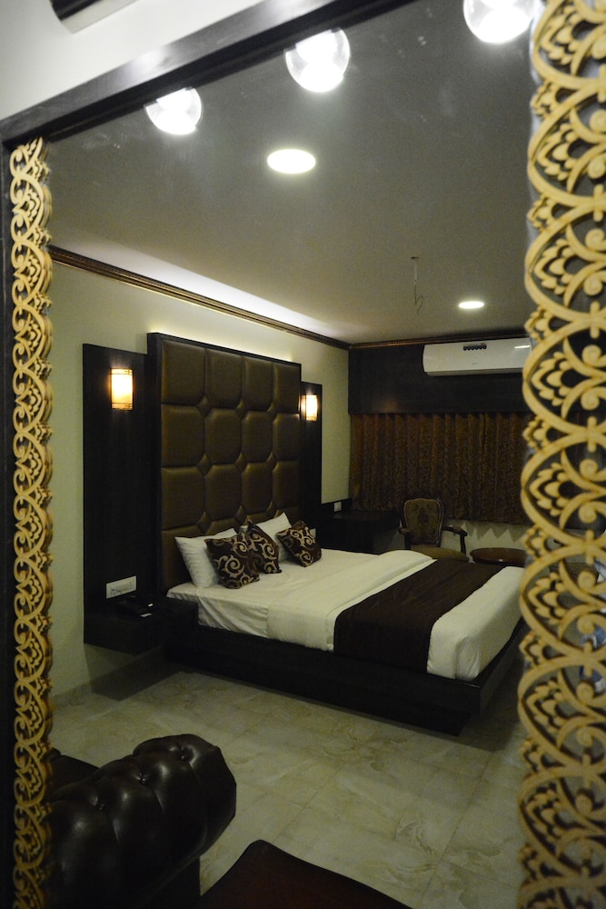 Hotel 24 Seven 26/40