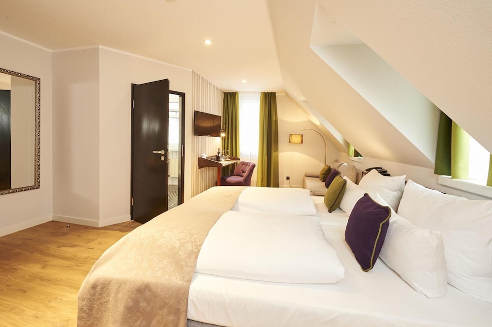 Hotel Hauser 8/50