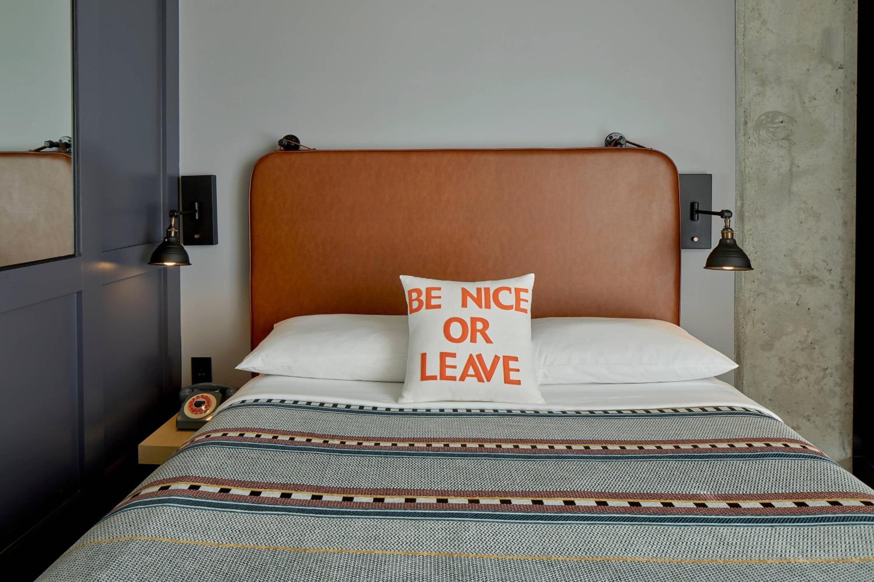 Guest Room, Queen Bed