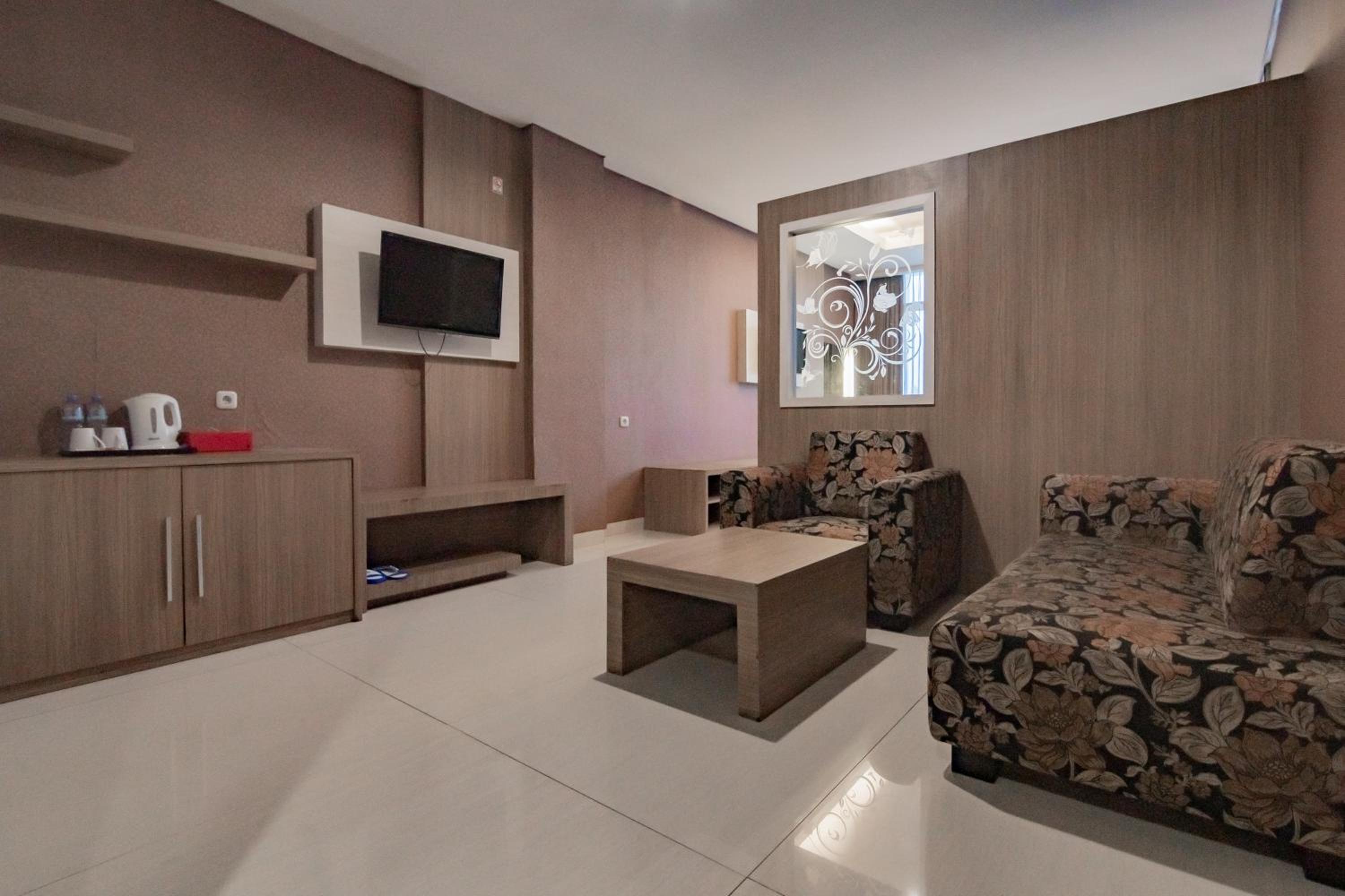 Urbanview Hotel Newton Riau Bandung 41/55