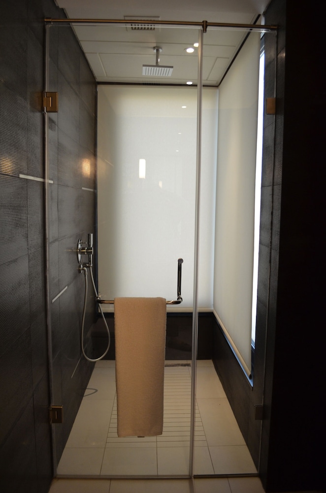 Warwick Stone 55 Hotel Beirut 33/41