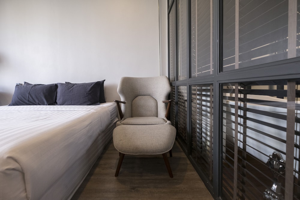 Iron32 Hotel Bar And Bistro 28/68