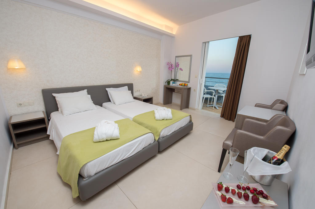 Double/Twin Room Sea View