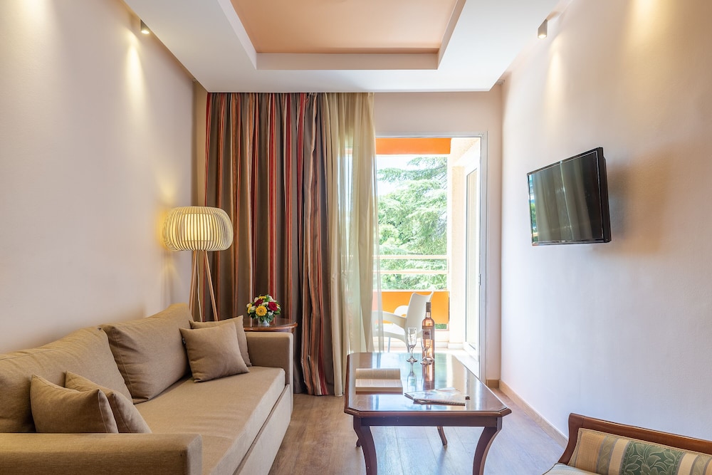 Oasis Hotel Apartments 26/43