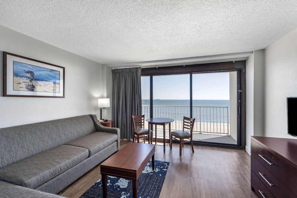 Coastal Hotel and Suites Virginia Beach - Oceanfront 24/29