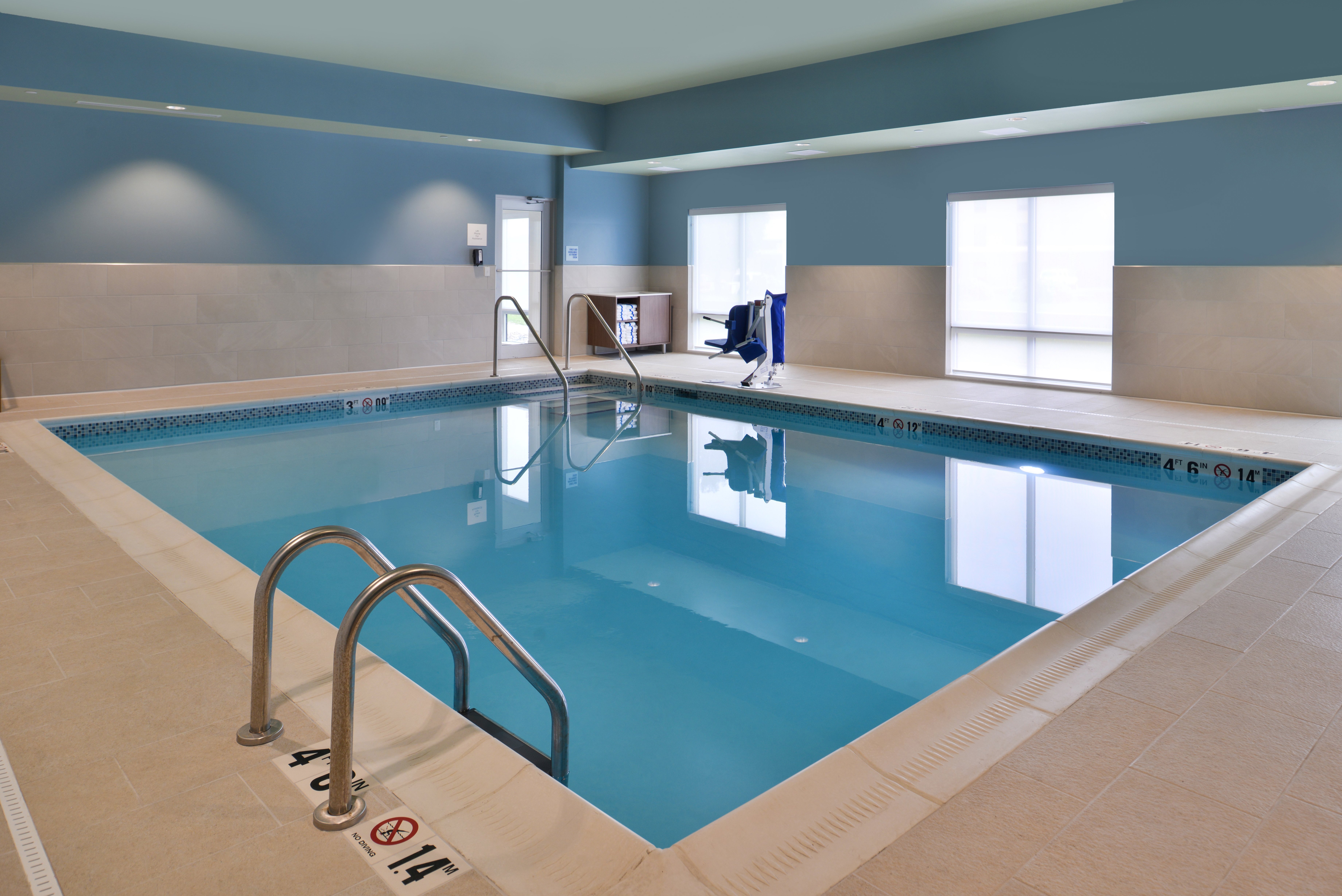 Holiday Inn Express Suites Marshalltown 29/48