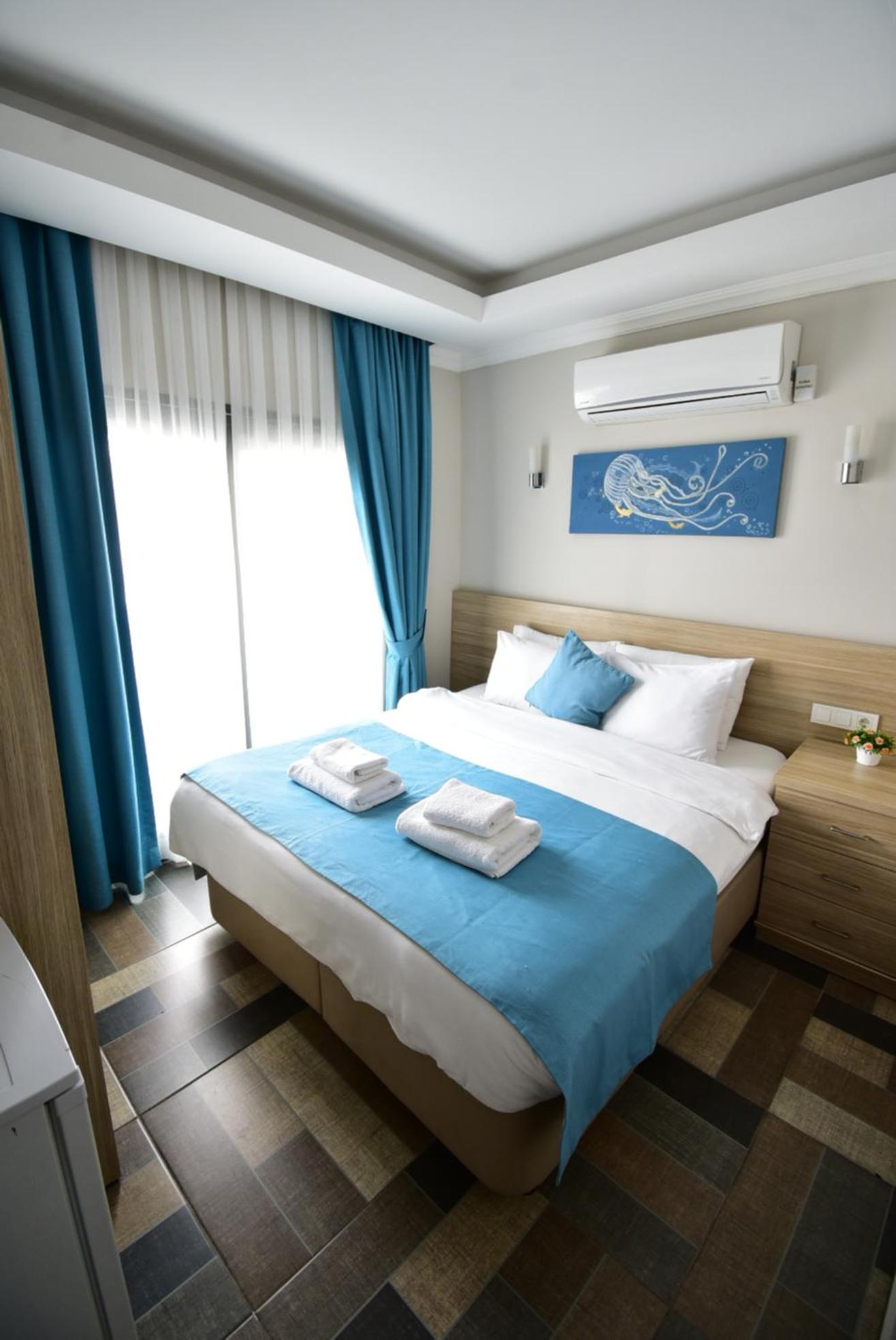 غرفة بسرير مزدوج بشرفة، M Suite Hotel 2/10