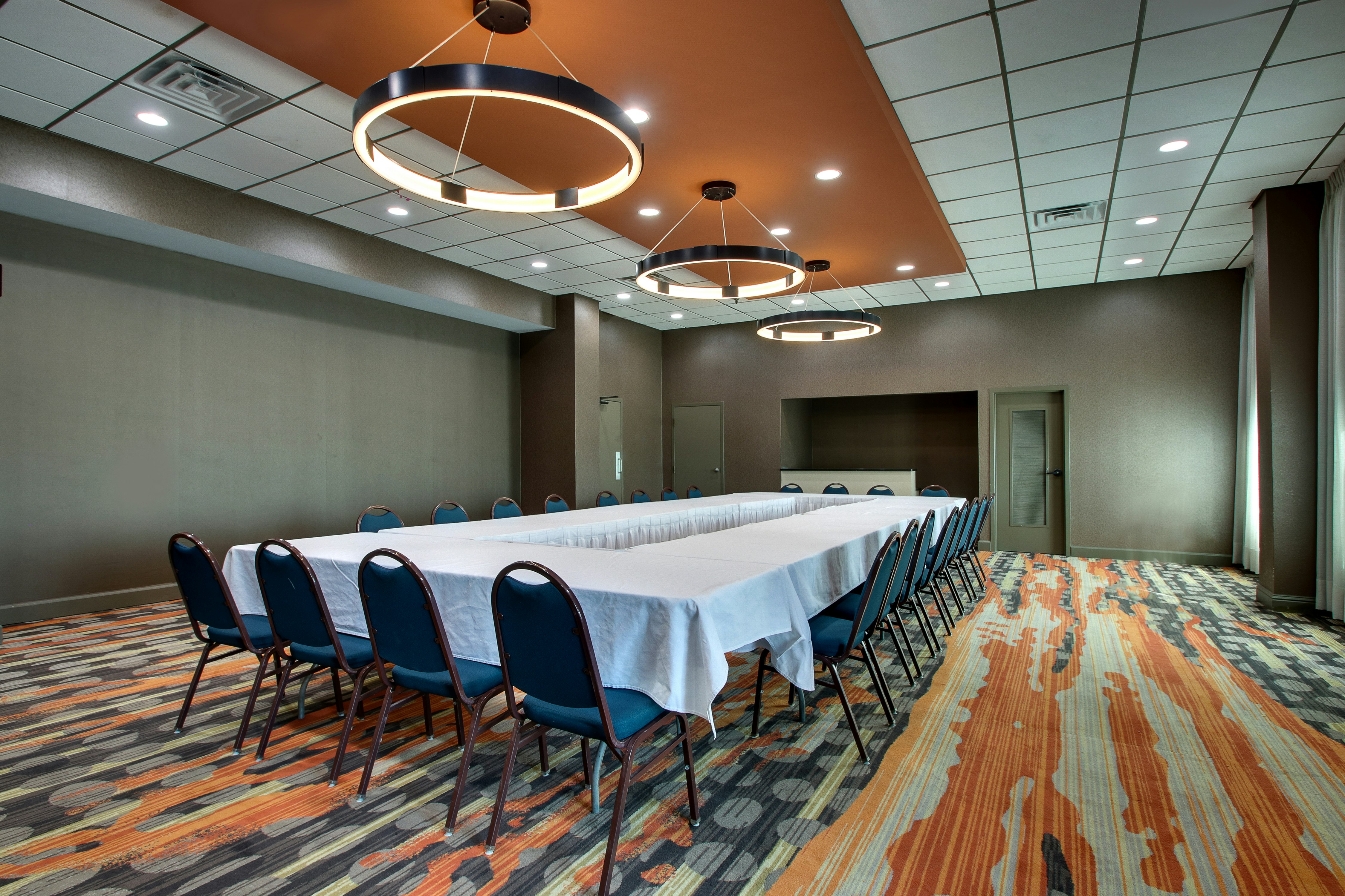 Doubletree By Hilton Mt. Vernon 18/25