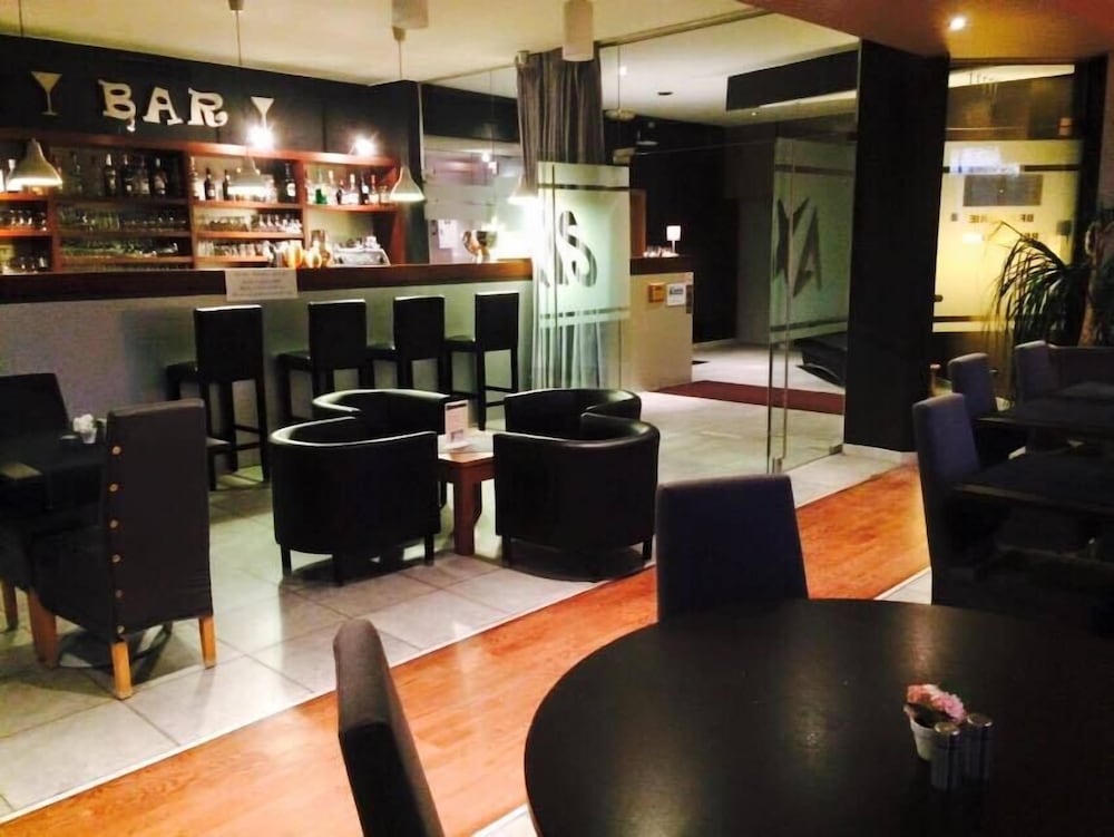 BEST WESTERN AXIS HOTEL 38/53
