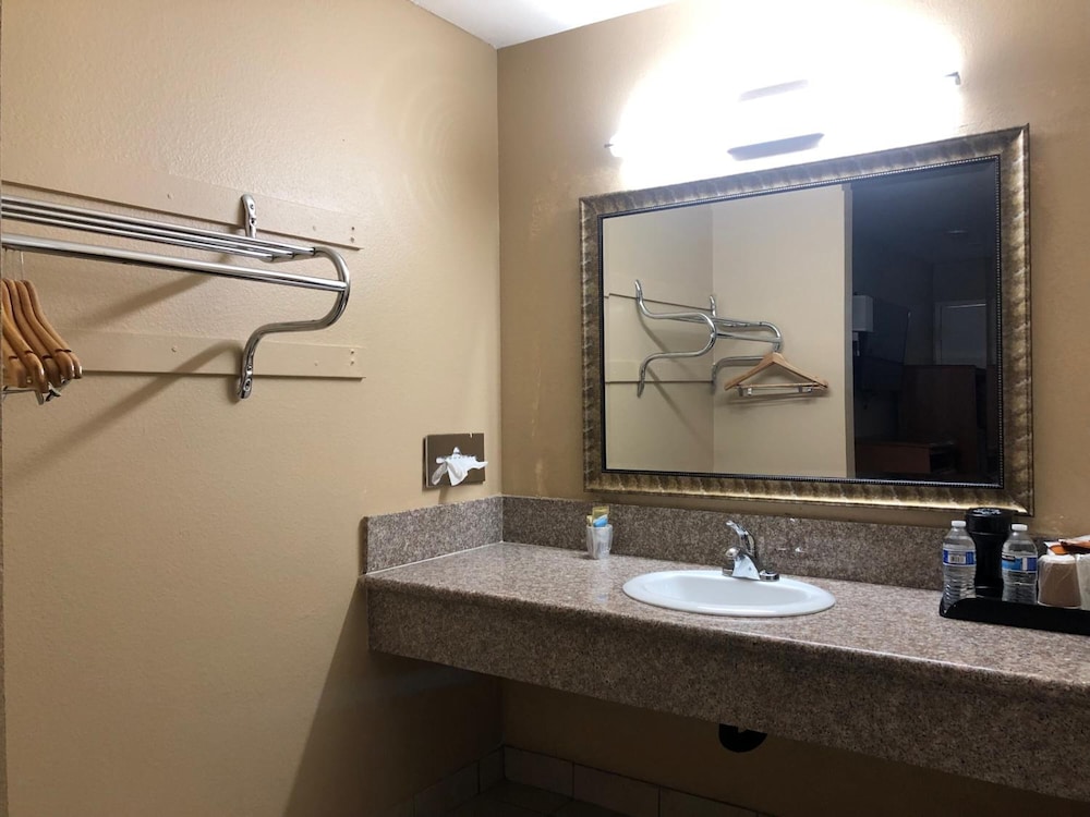 Orange Tustin Inn 30/62