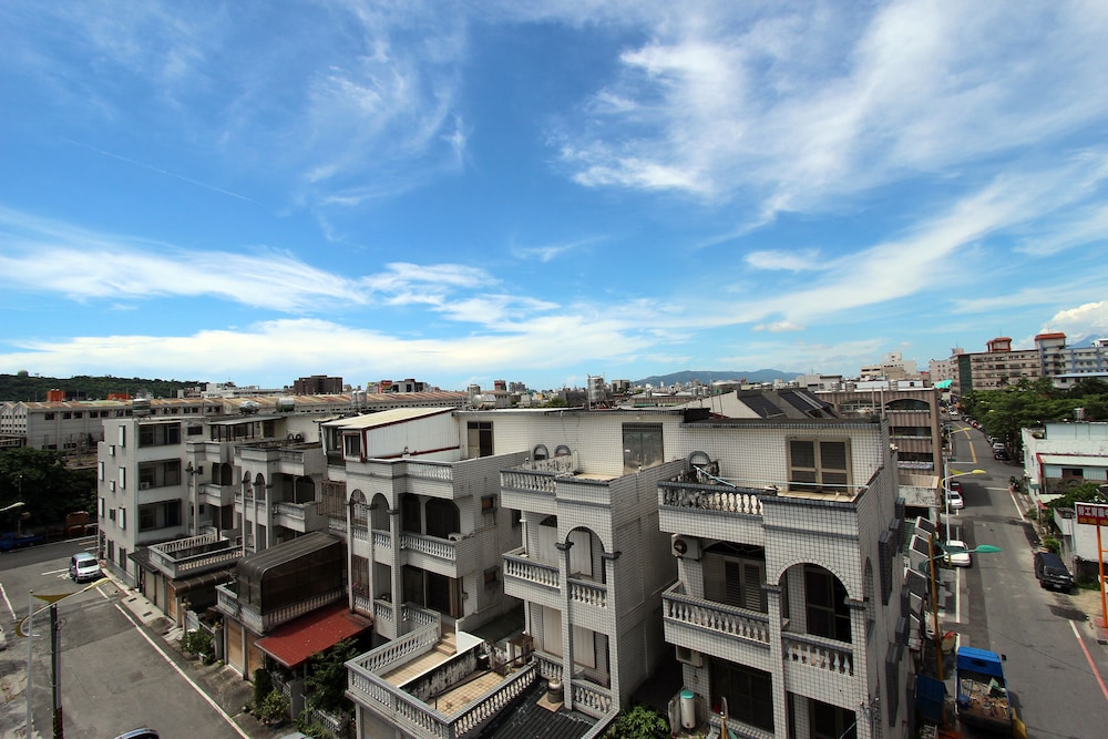 Tau Tau Chu Hotel 4/66