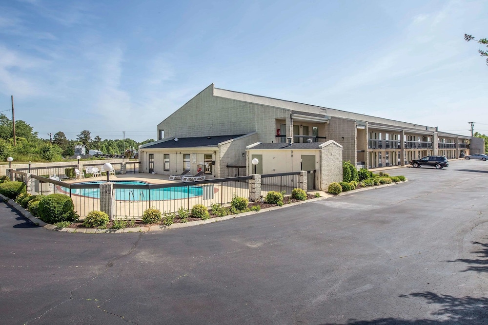 Quality Inn Gaffney I-85 3/42