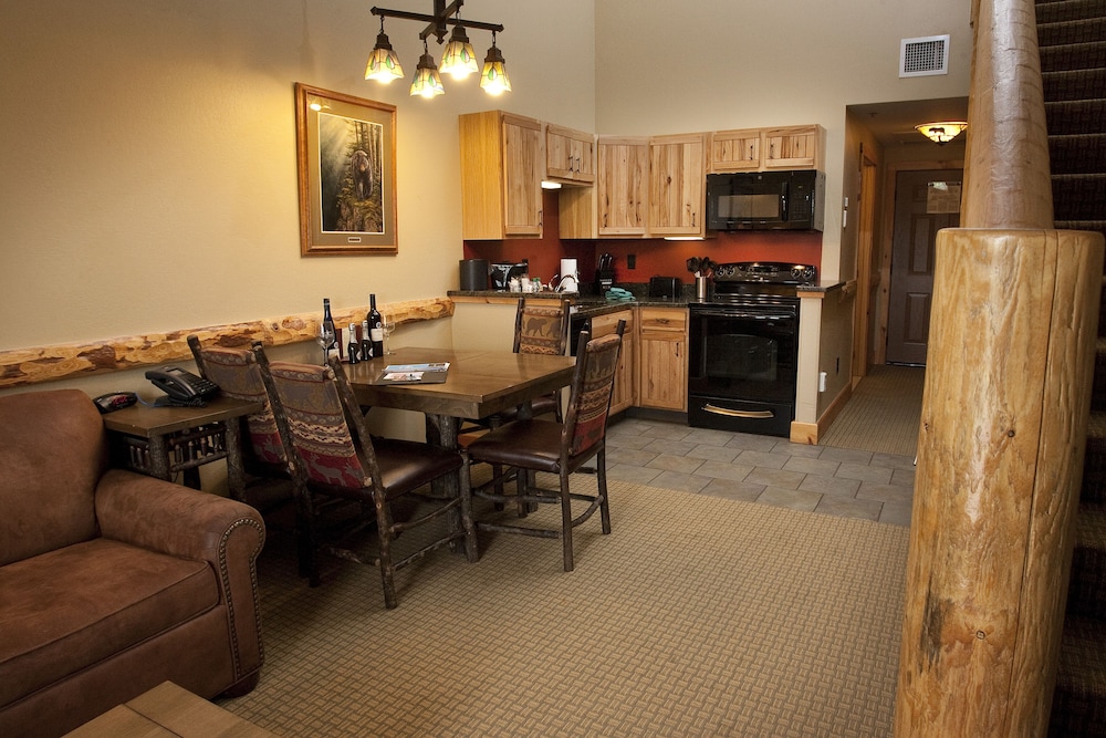 Hope Lake Lodge Indoor Waterpark 30/50