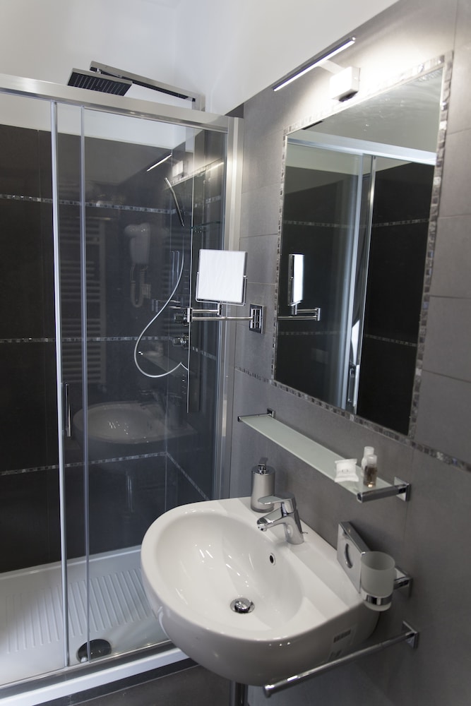 Elenoire Rooms & Suite 38/48