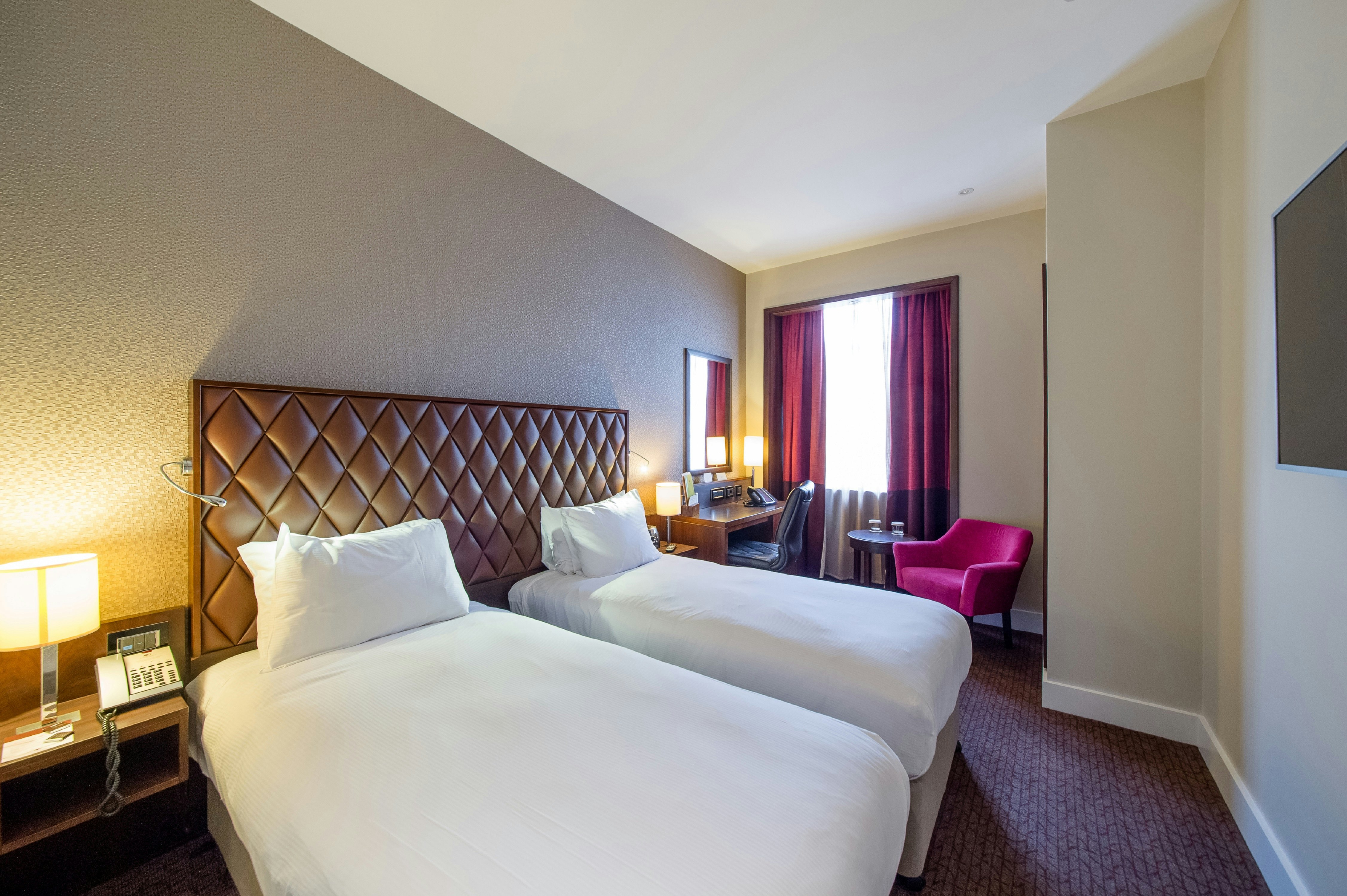 GUEST ROOM, TWIN BEDS