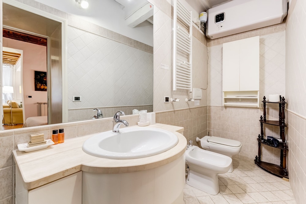 Historical Apartment near Spanish Steps 18/19