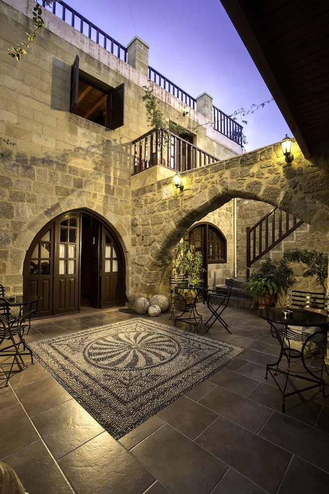Camelot Traditional And Classic Hotel 31/56
