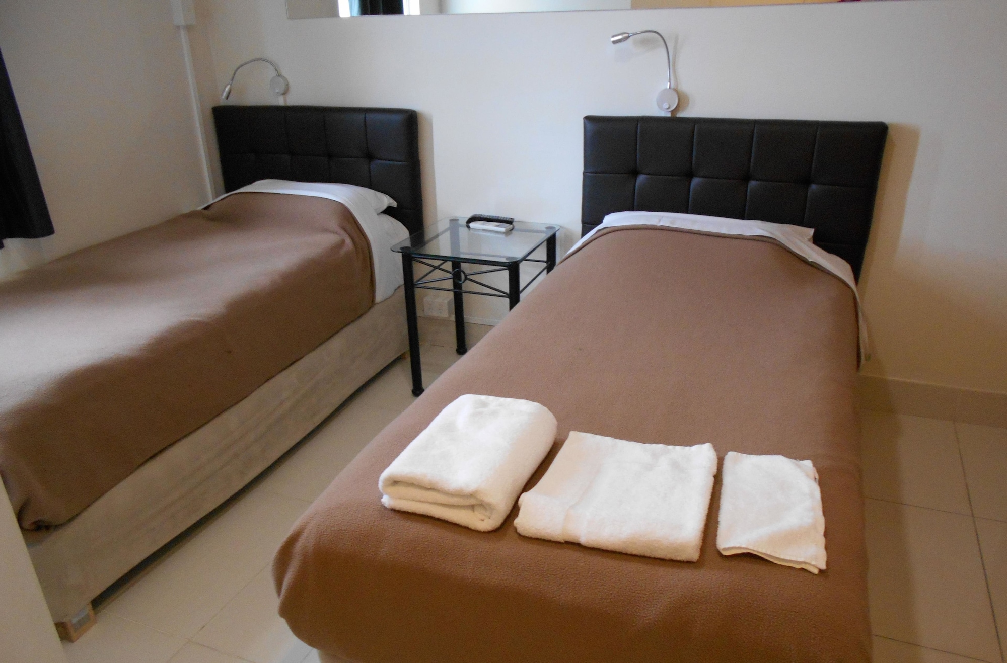 COMPACT, TWIN BEDS