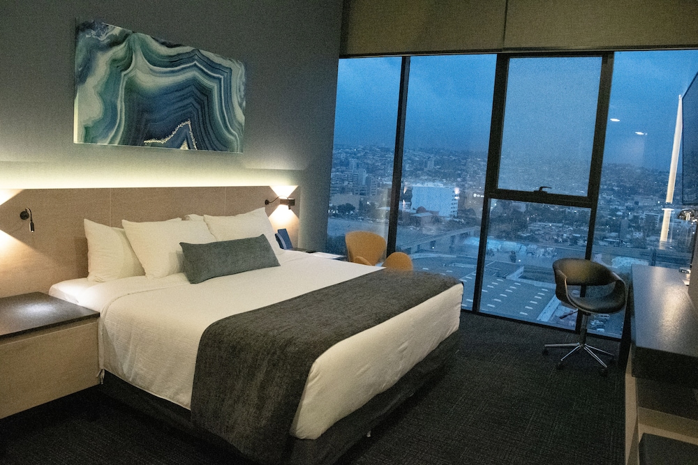 MASTER, SUITE