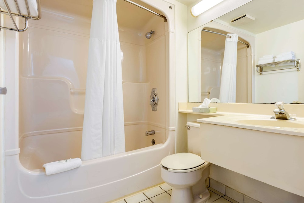 Quality Inn Falconer - Jamestown 42/44