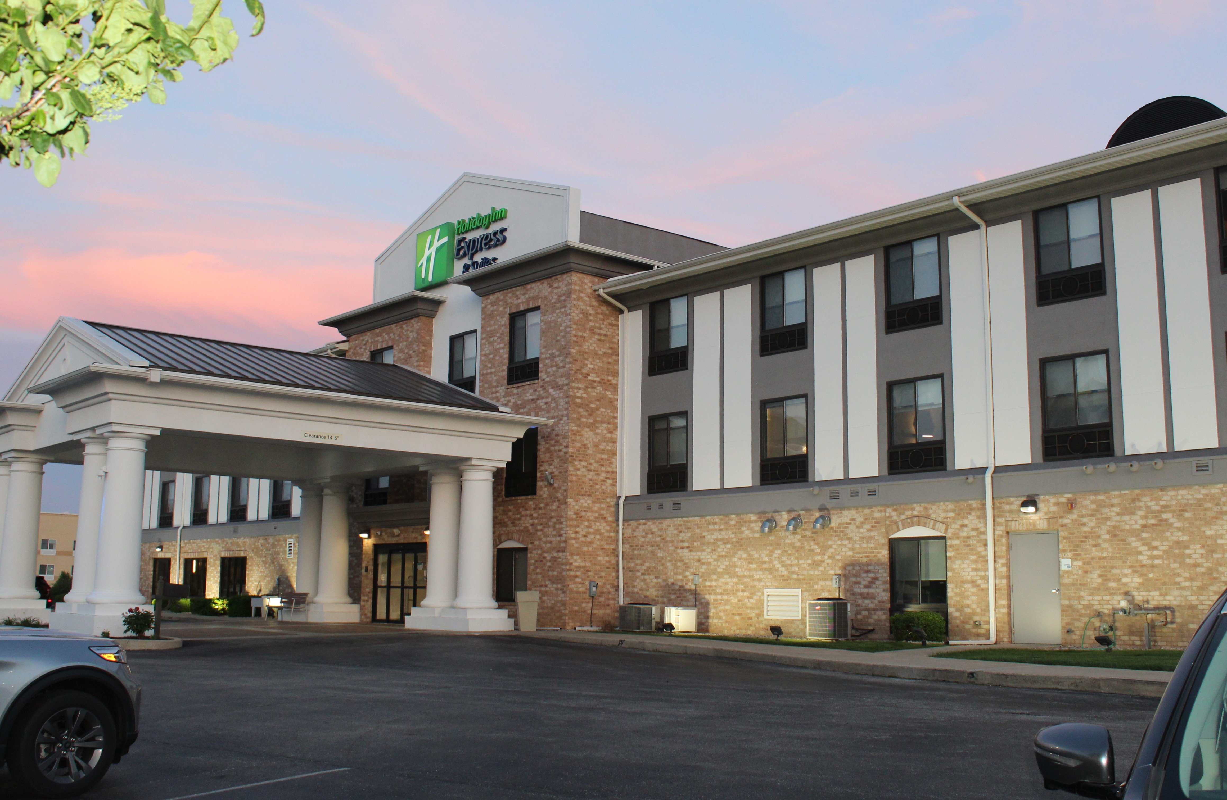 Holiday Inn Express Hotel And Suites Greenfield 62/65