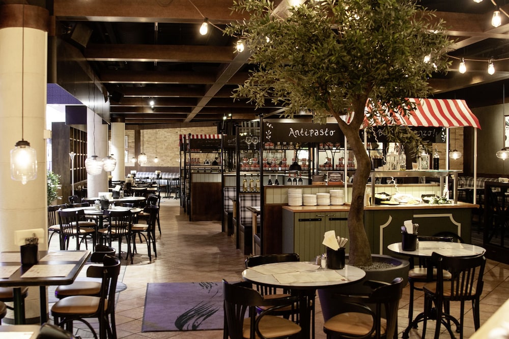 restaurant cafeteria