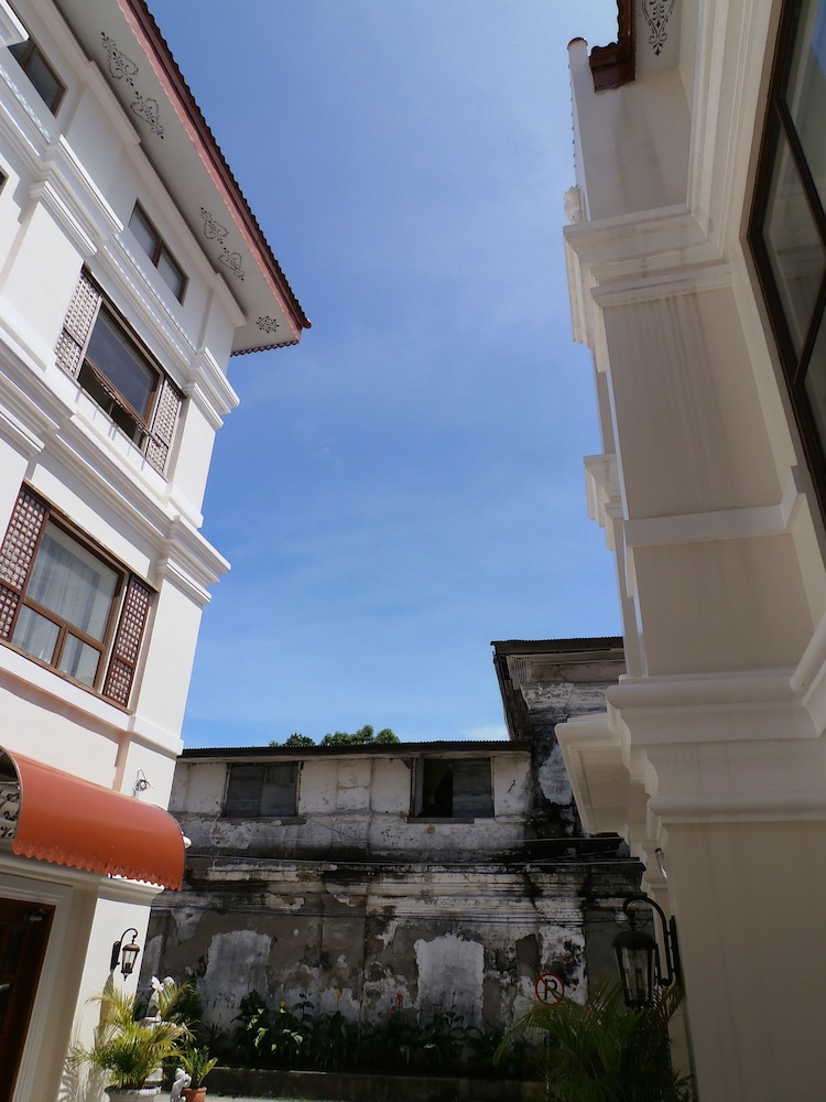 Ciudad Fernandina Hotel 3/69