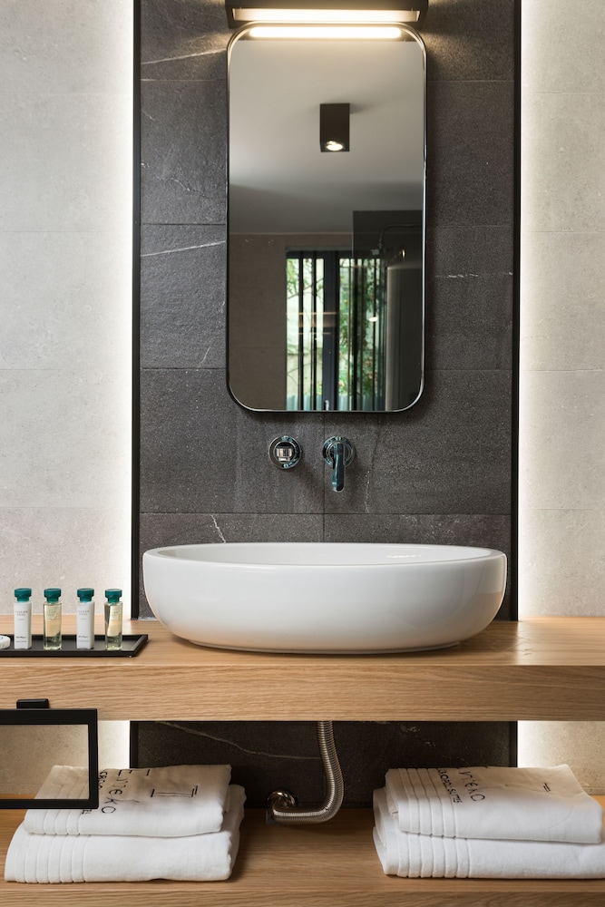 11 Enteka Acropolis Suites 49/50
