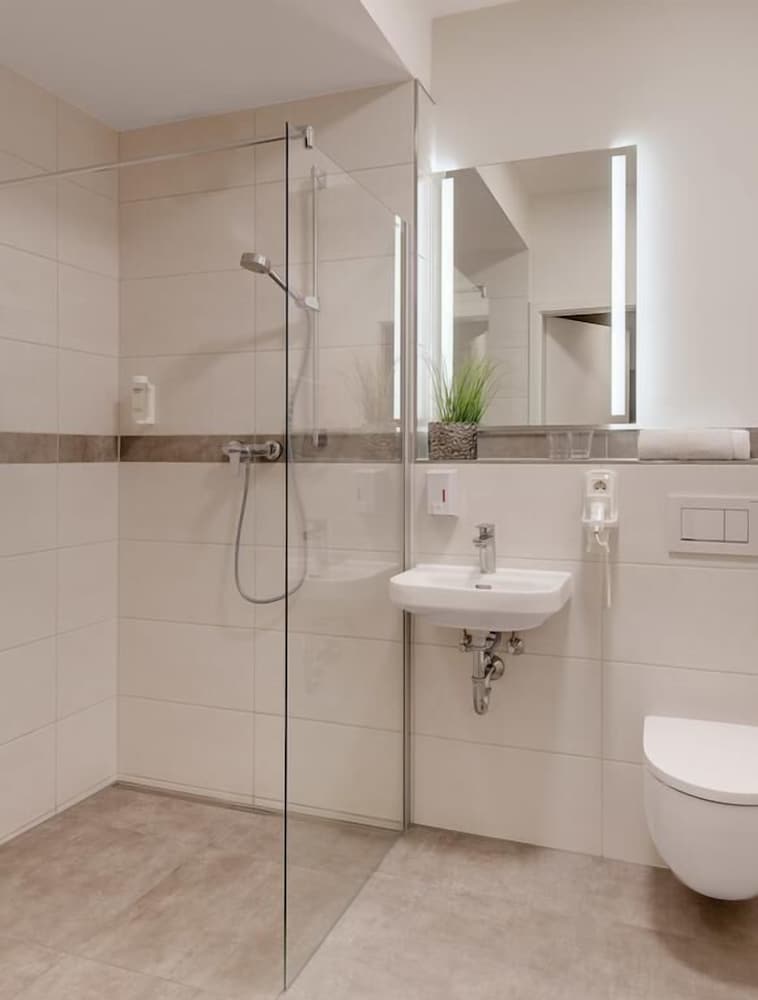 Amper Art Hotel 17/19