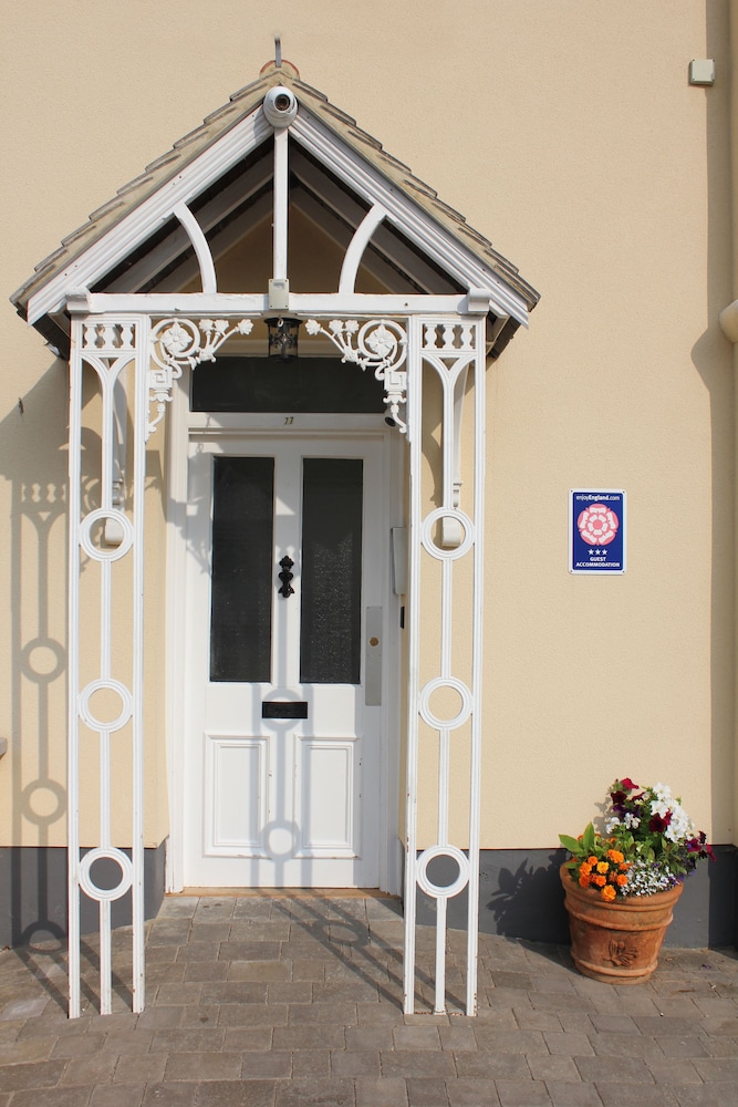 Brentwood Guest House Hotel 28/50