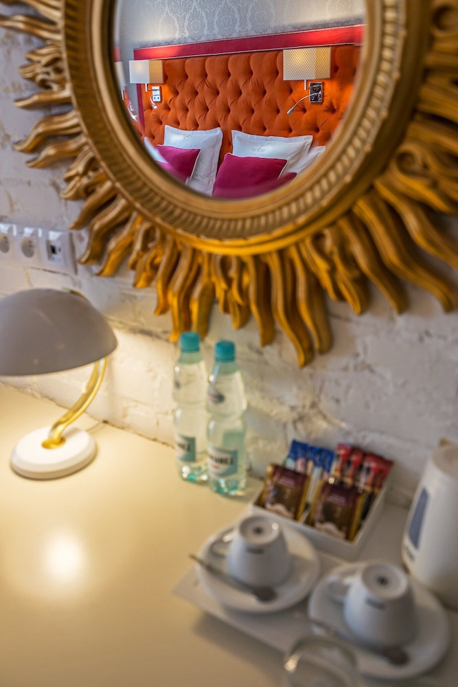 Sleepwalker Boutique Suites 72/79