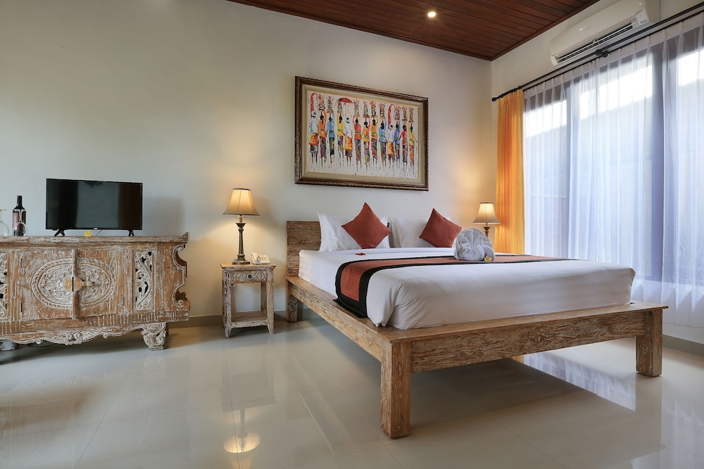 DELUXE, KING BED, GARDEN VIEW