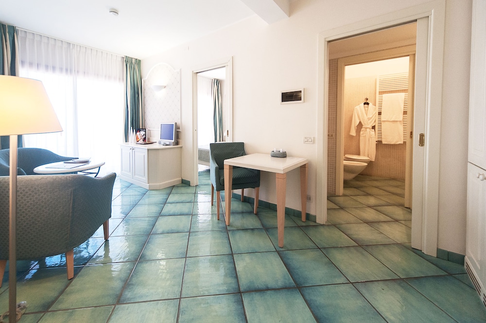 Hotel Santa Gilla 51/66