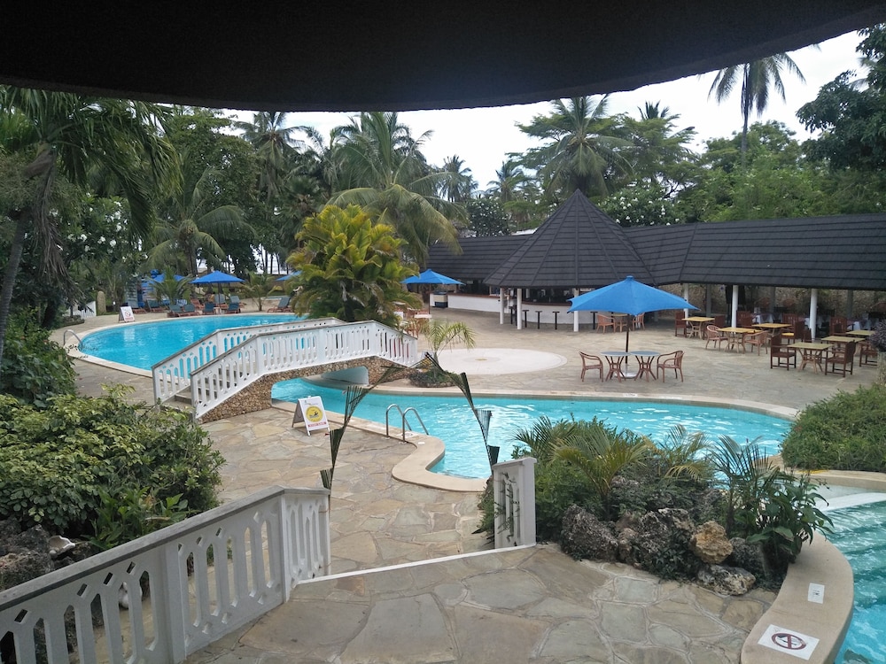 Travellers Beach Hotel and Club 24/50