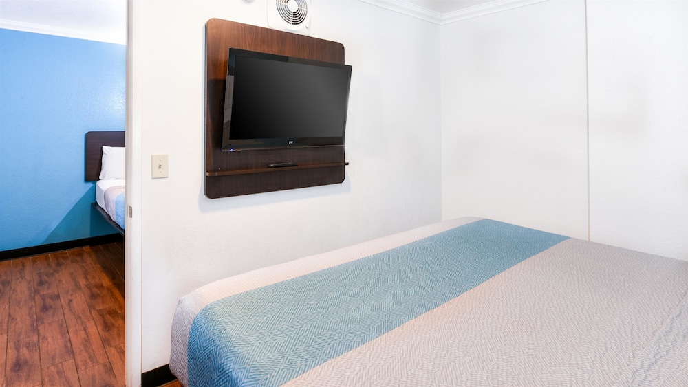 Motel6 Ontario, CA - Convention Center Airport 29/62