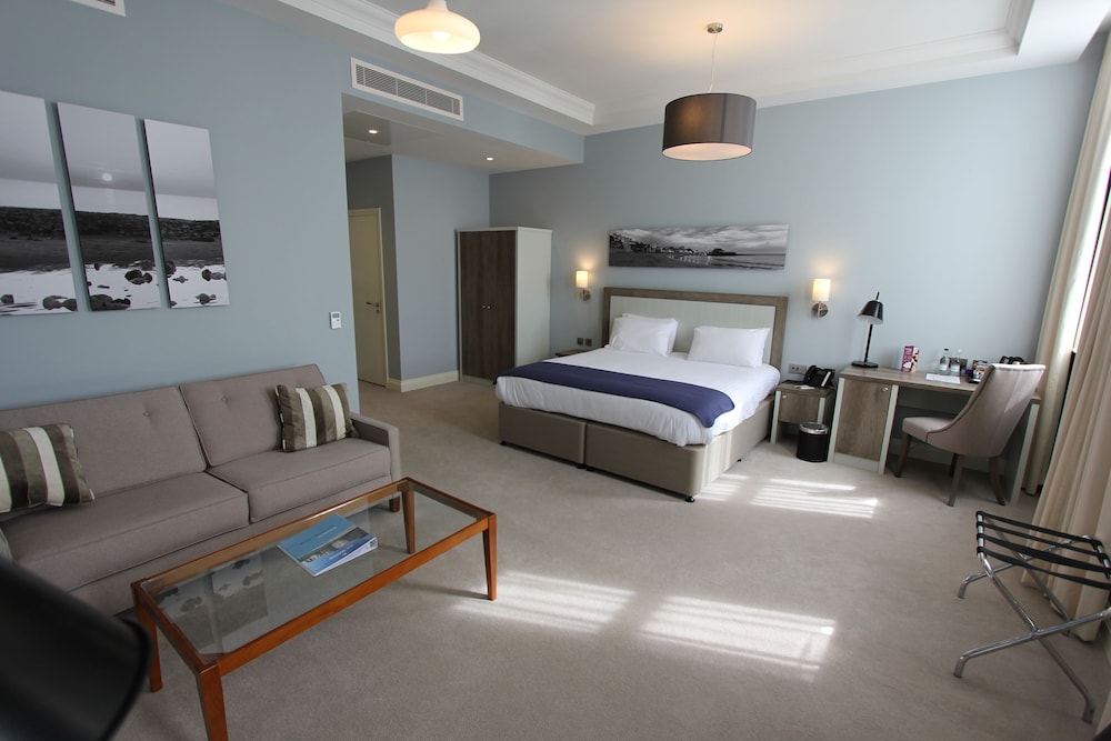 Yarrow Hotel 17/53