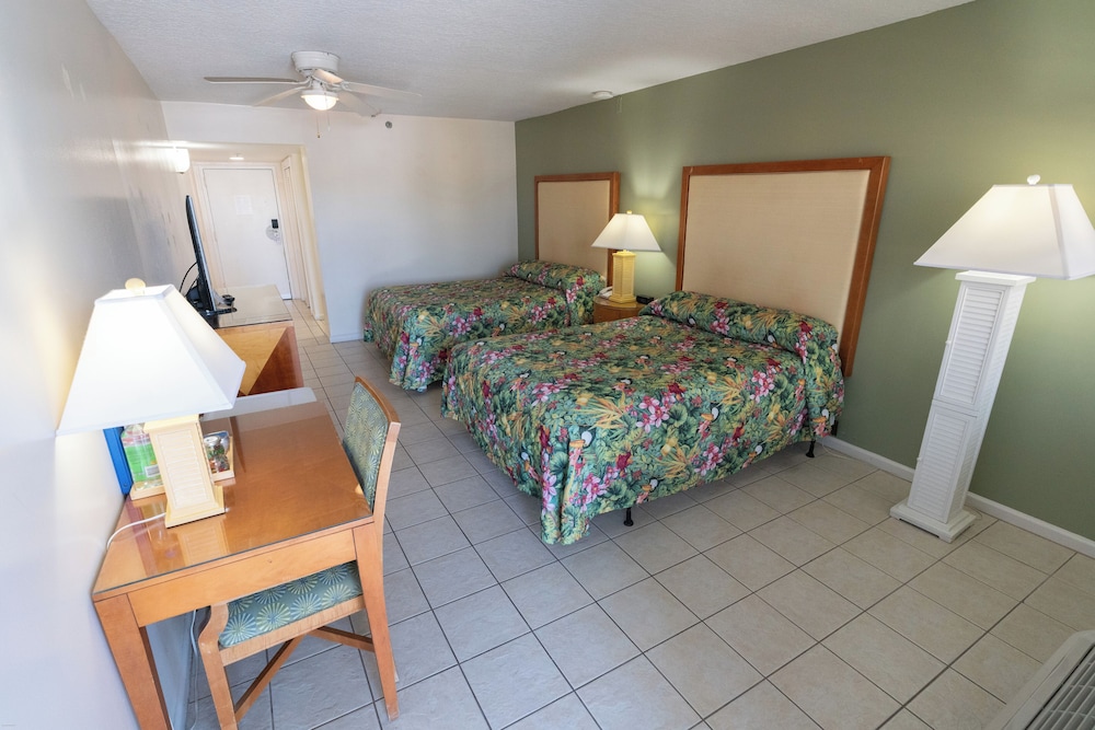 غرفة قياسية بسرير كوين وسرير كوين بشرفة، Pirates Cove Resort and Marina 2/2