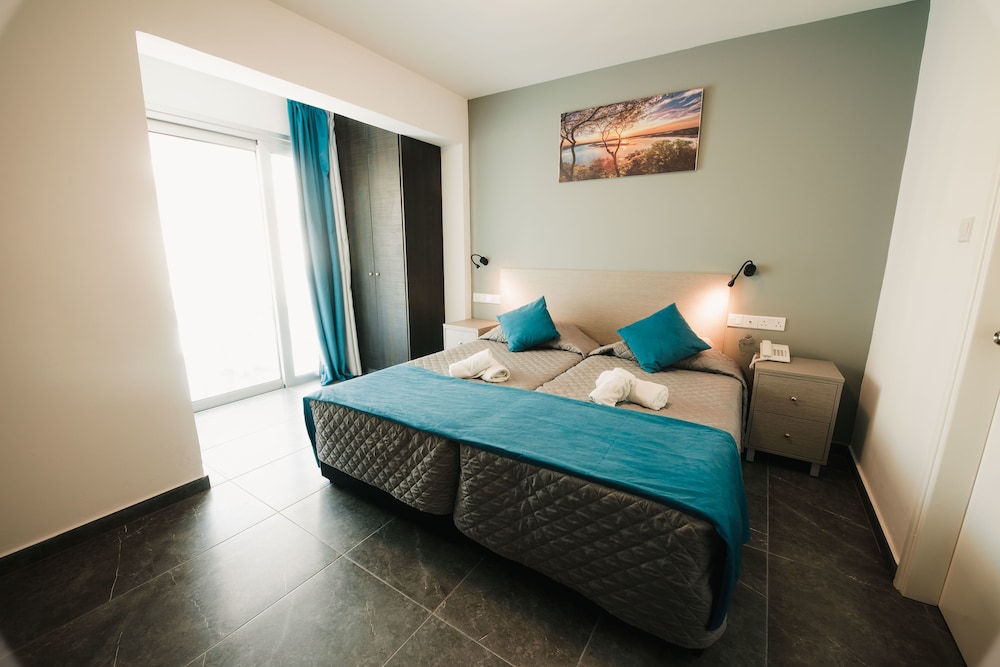 1 BEDROOM, SUPERIOR, APARTMENT