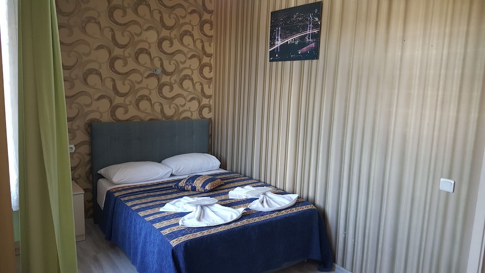 Anadolu Hotel 18/30