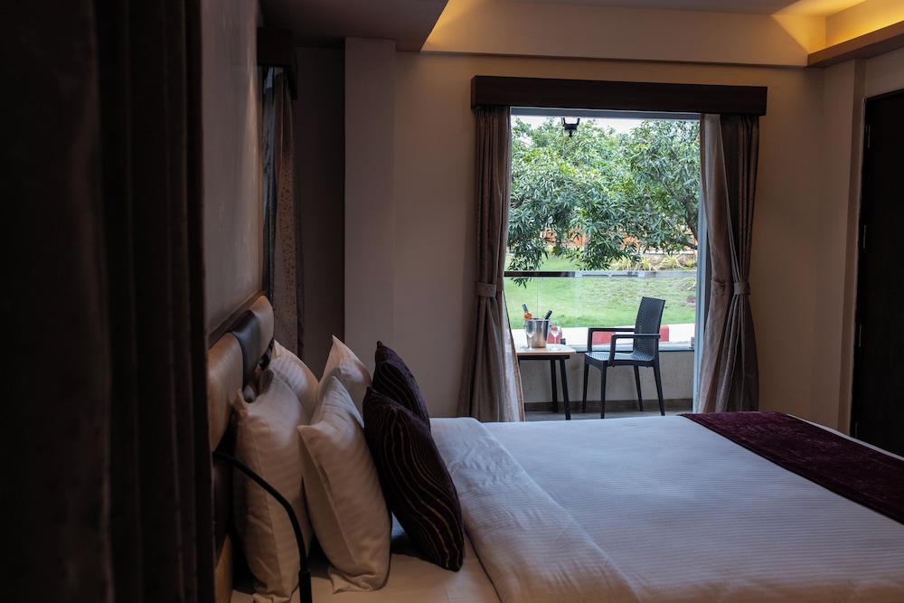 Freesia Resort by Express Inn 18/45