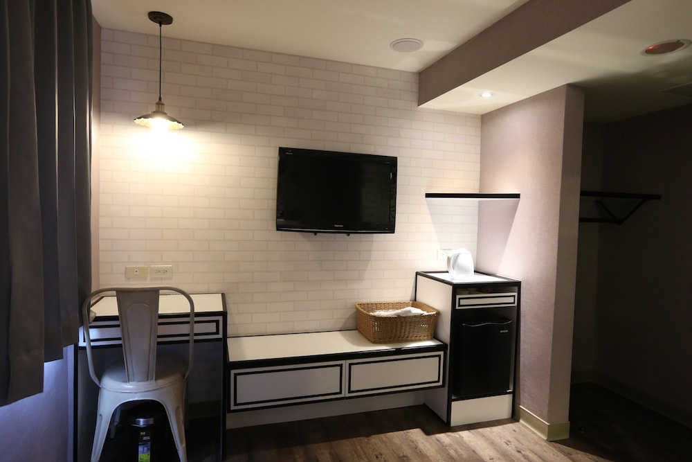 Central Hotel 20/26