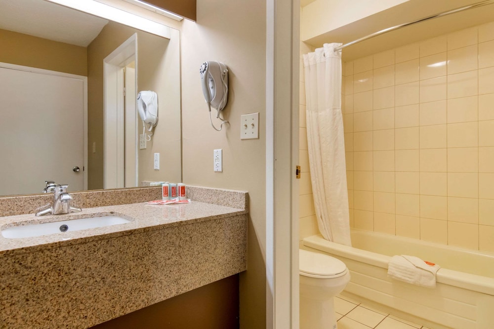 Econo Lodge Inn & Suites North Vancouver 29/52