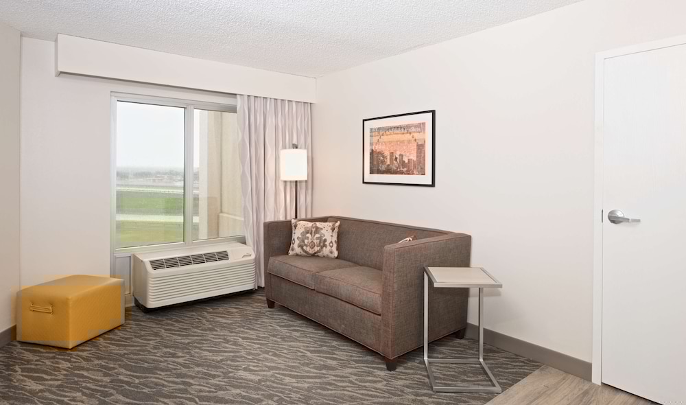Hampton Inn and Suites Ft. Worth Alliance Airport 33/53