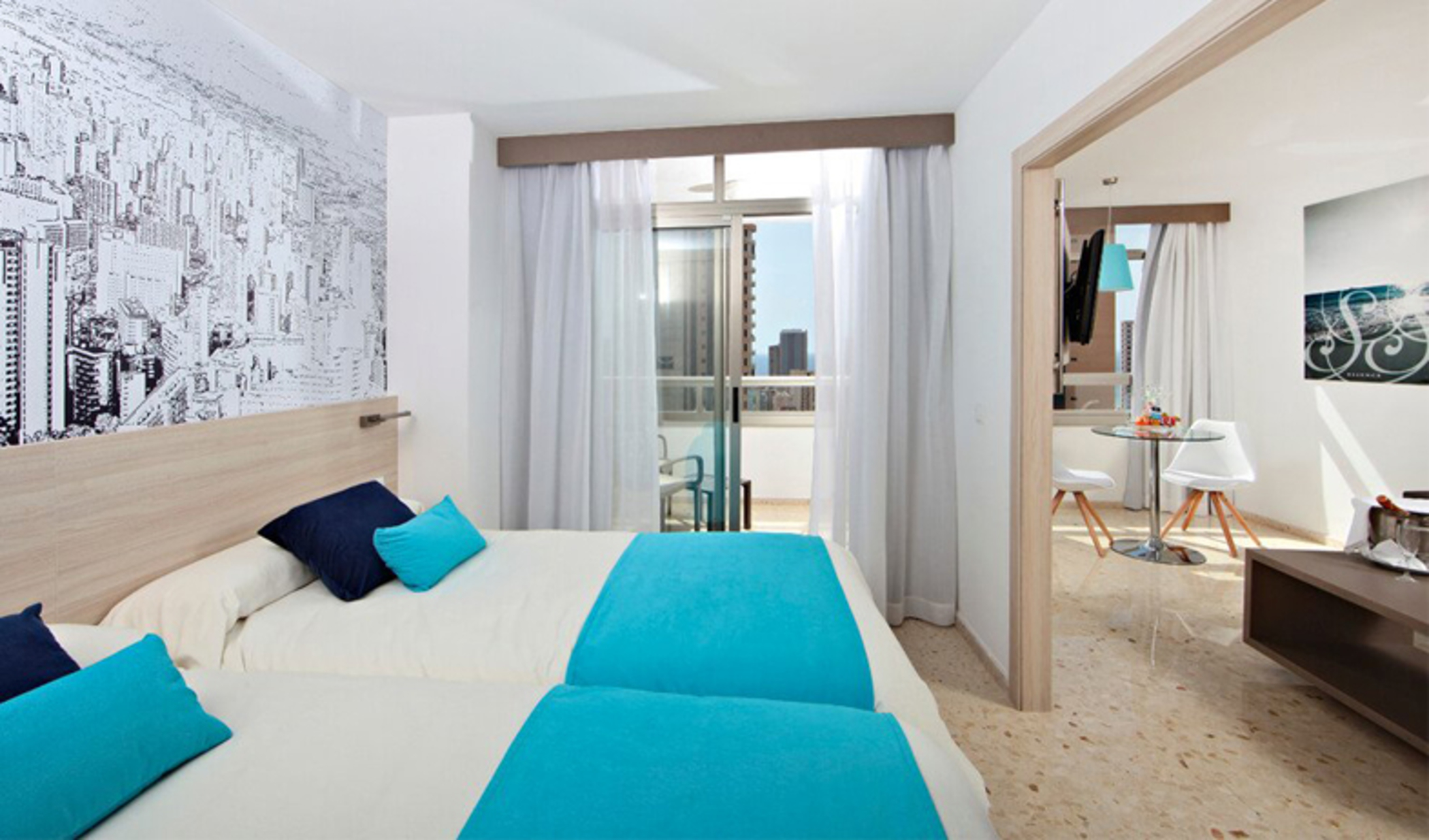 جناح بريميوم جونيور بشرفة، Flamingo Beach Resort 2/4