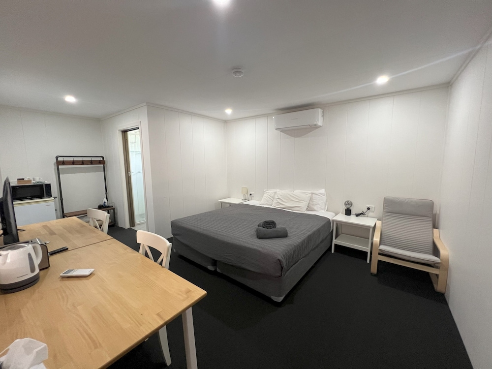 Abajaz Motor Inn 26/52