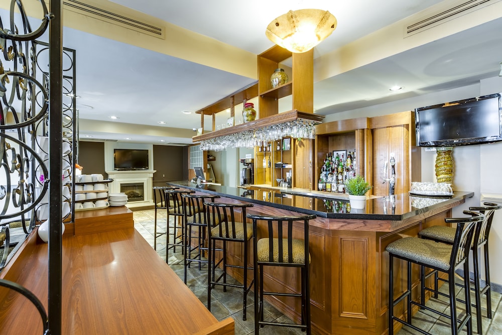 Monte Carlo Inn Oakville Suites 54/68