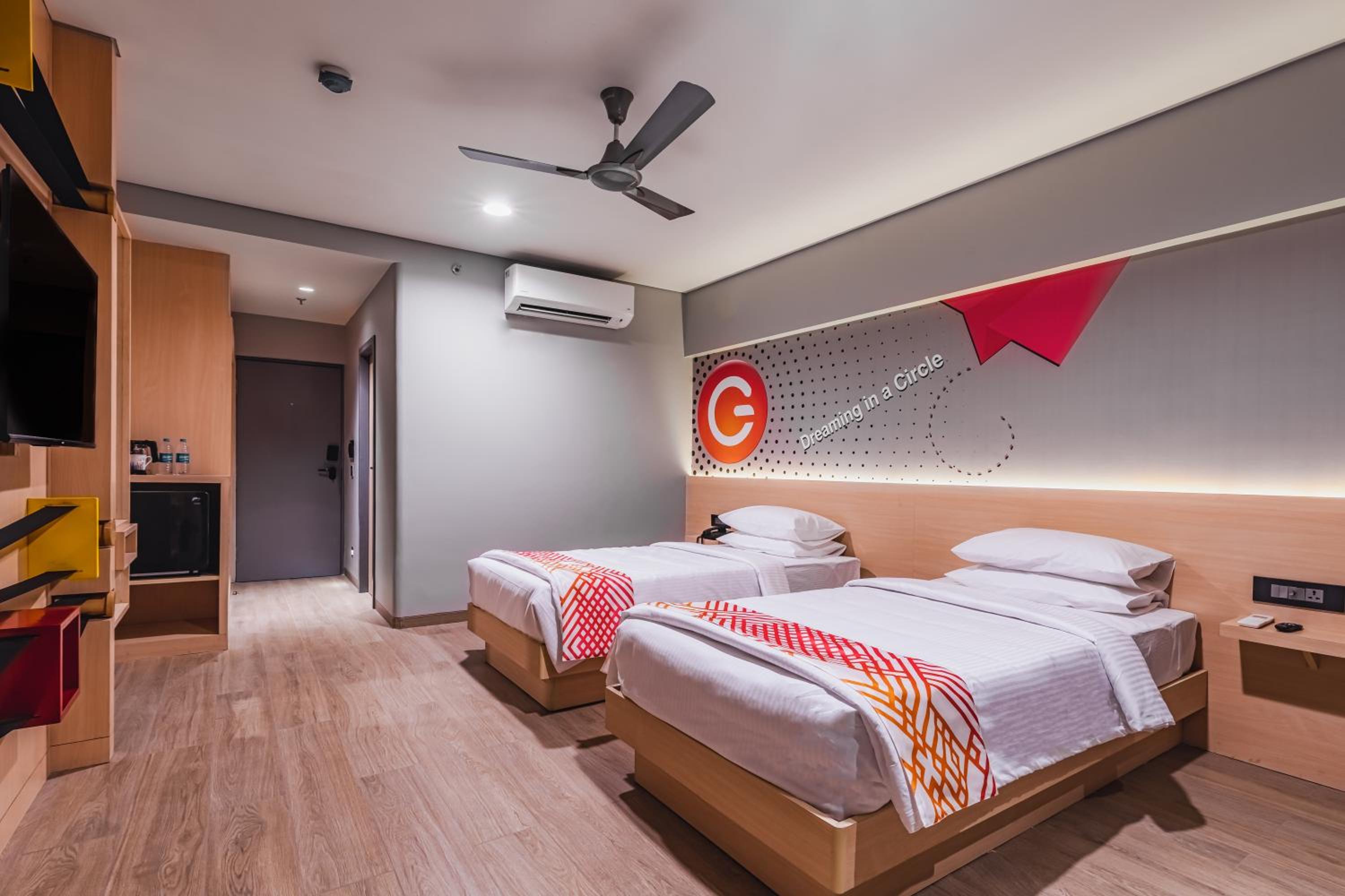 Deluxe, Twin Beds