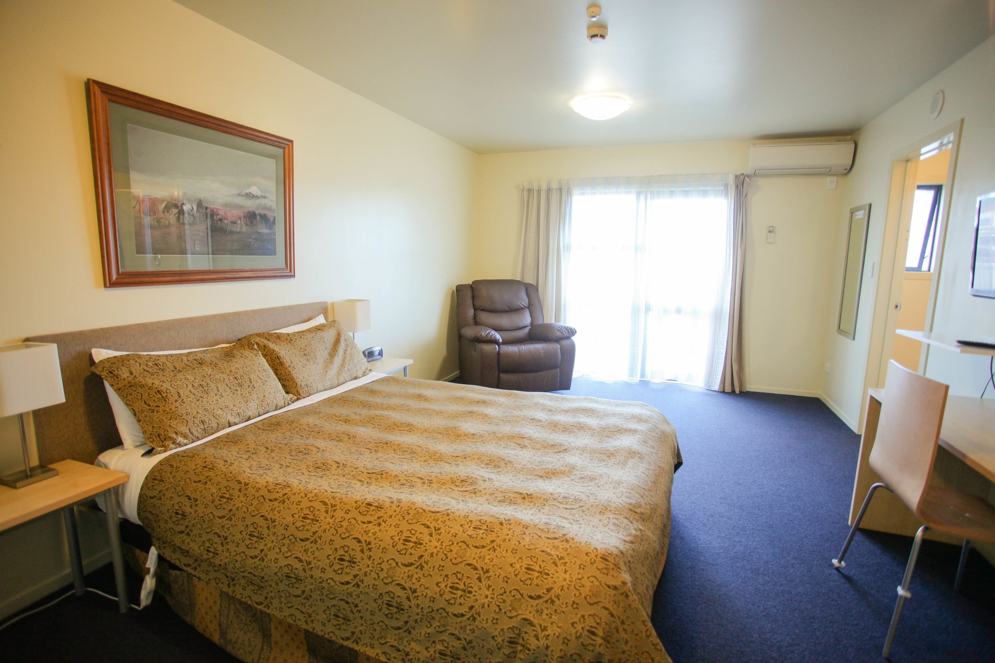 EXECUTIVE, DOUBLE BED, BALCONY