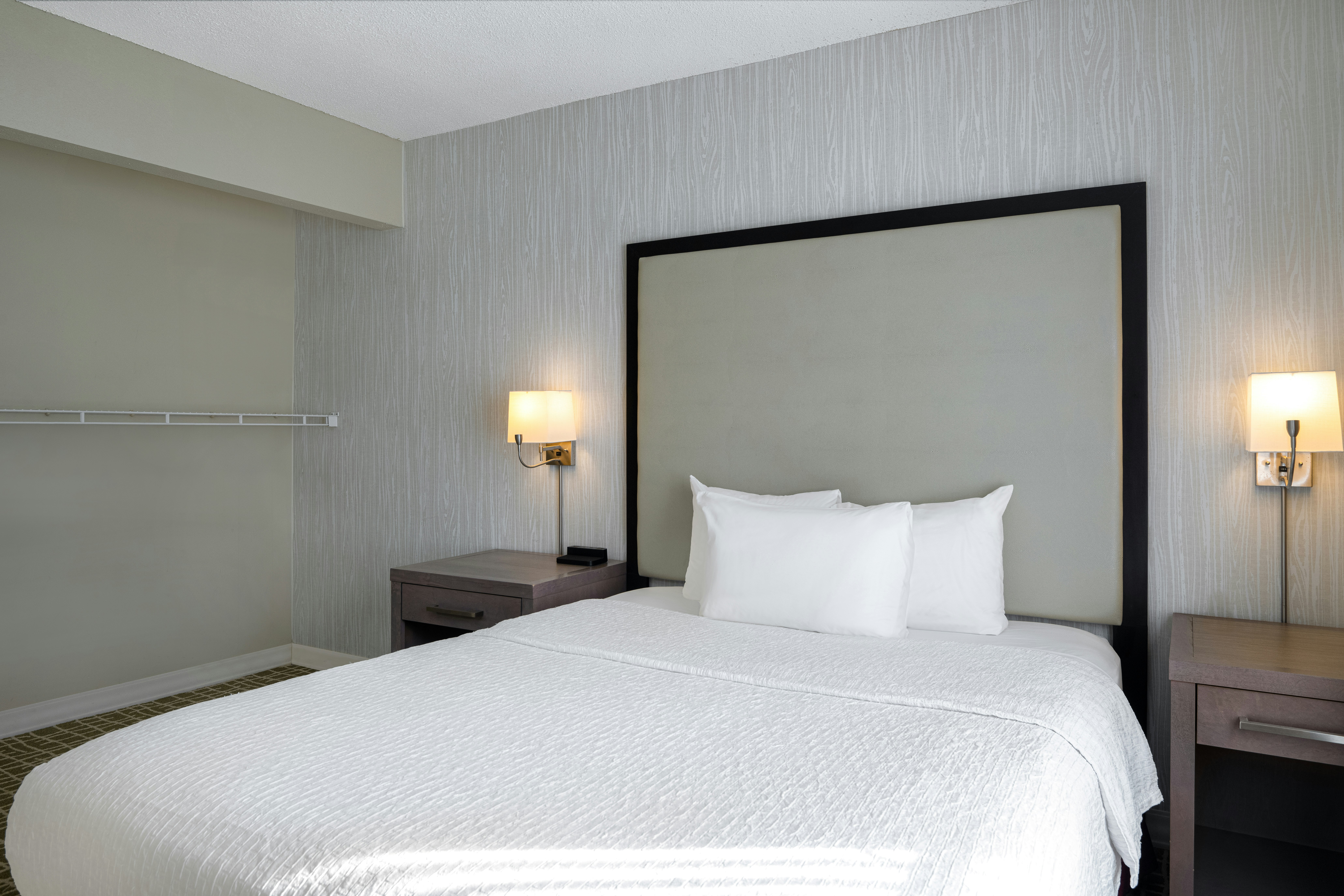 SUITE, QUEEN BED, ACCESSIBLE